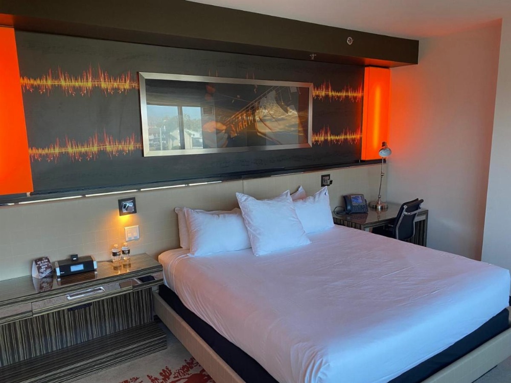 Accessible King Nonsmoking Platinum Tower